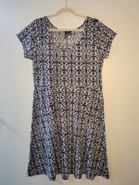 Ultra Flirt Plus (Women's 1X) Black & White Geometric Ikat T-shirt Swing Dress